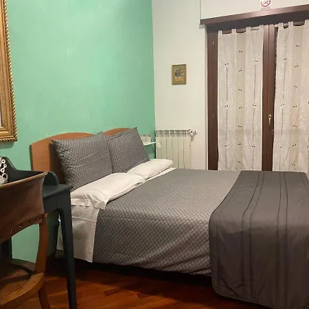 Bb Nuova Fiera Di Roma 住宿加早餐酒店 *